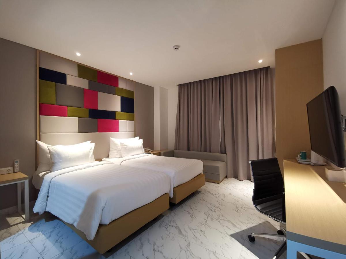 Palm Park Hotel Surabaya Exterior photo