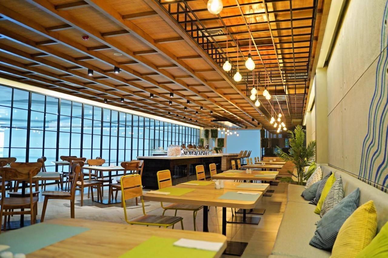 Palm Park Hotel Surabaya Exterior photo