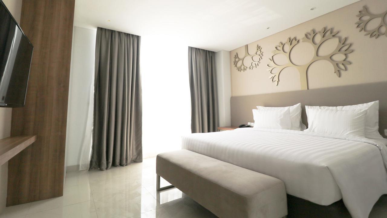 Palm Park Hotel Surabaya Exterior photo
