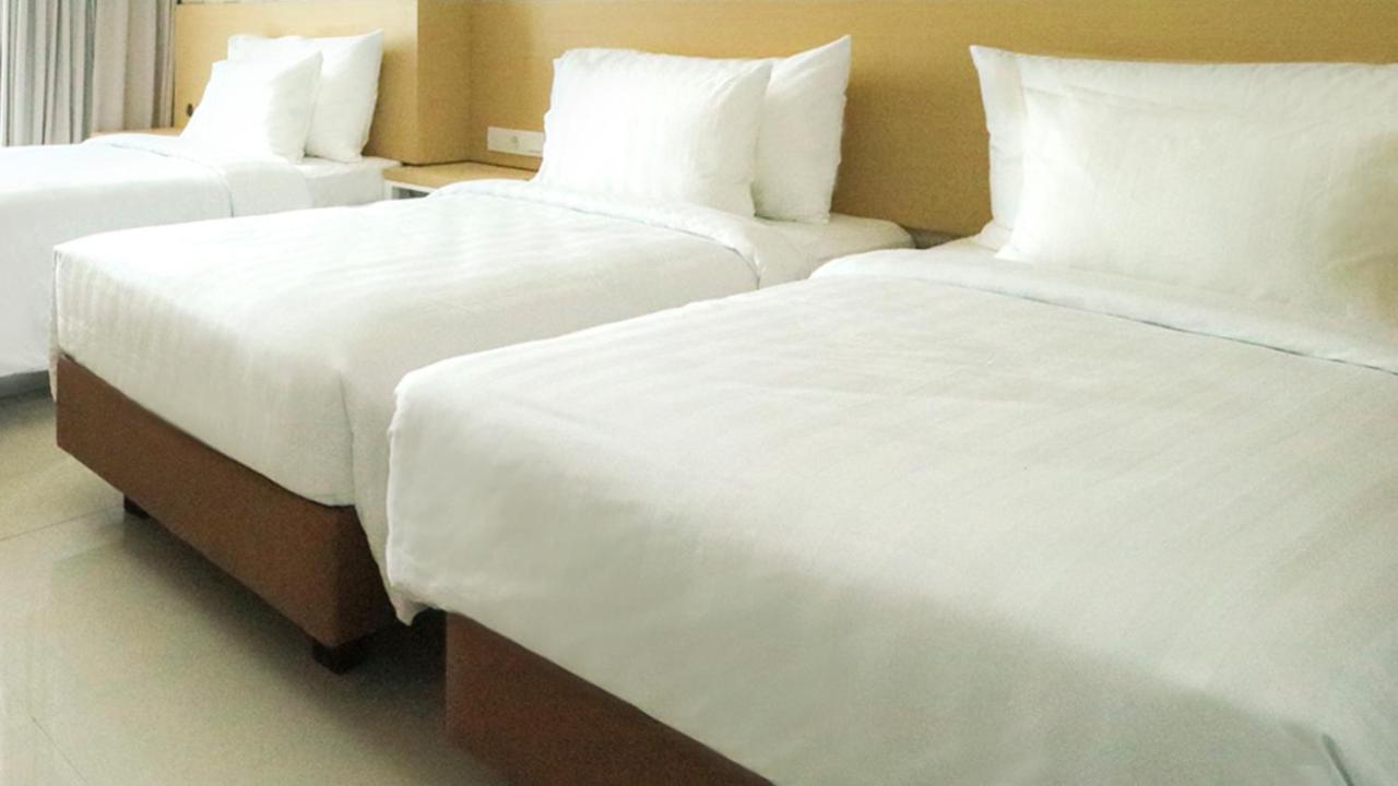 Palm Park Hotel Surabaya Exterior photo