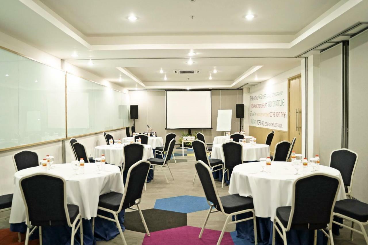 Palm Park Hotel Surabaya Exterior photo