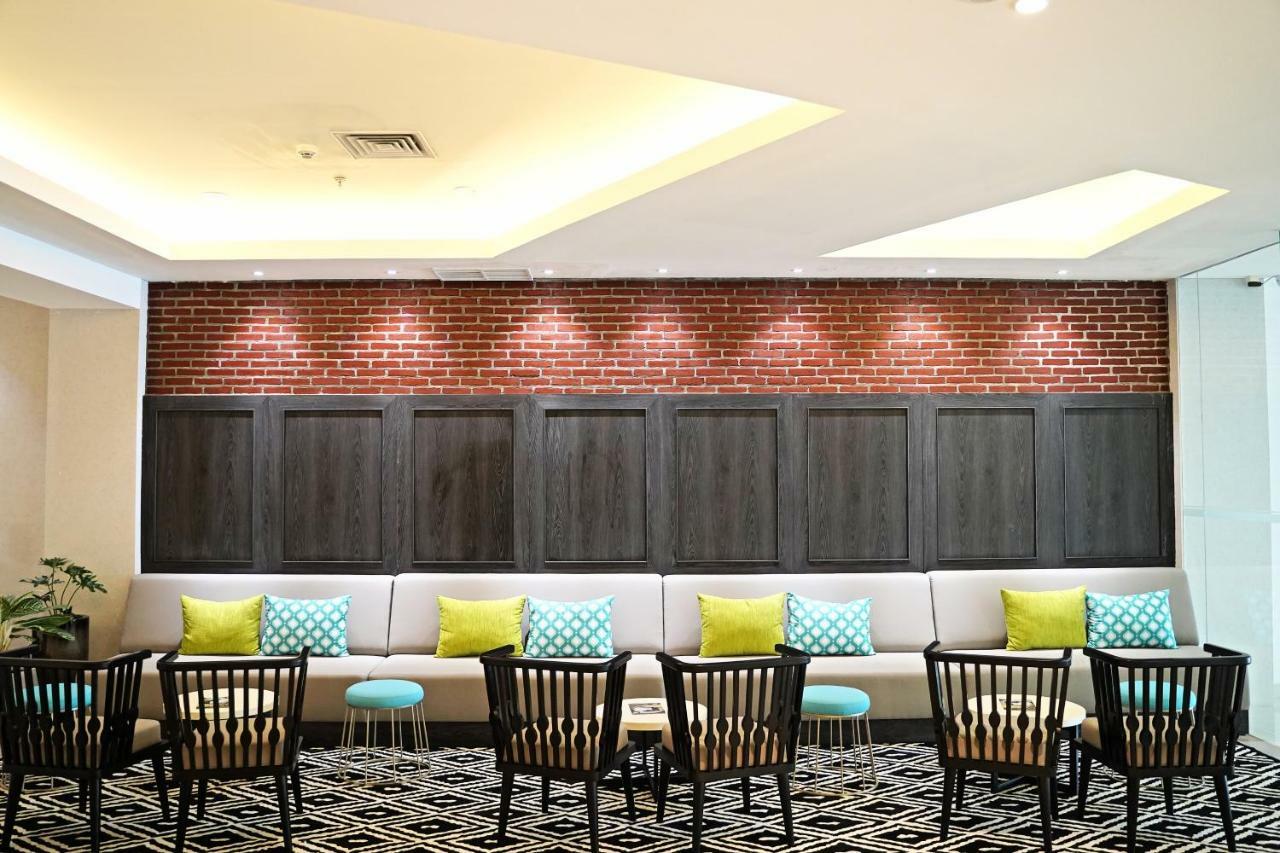 Palm Park Hotel Surabaya Exterior photo